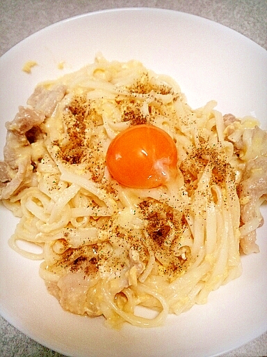 卵とチーズだけ★カルボナーラうどん