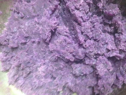 今日はハロウィンなのでこの紫芋餡を使ってパンを焼こうと思います！
楽しみ〜(^-^)