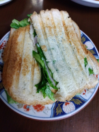 チーズと野菜のホットサンド