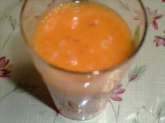 にんじんとプラムのジュース