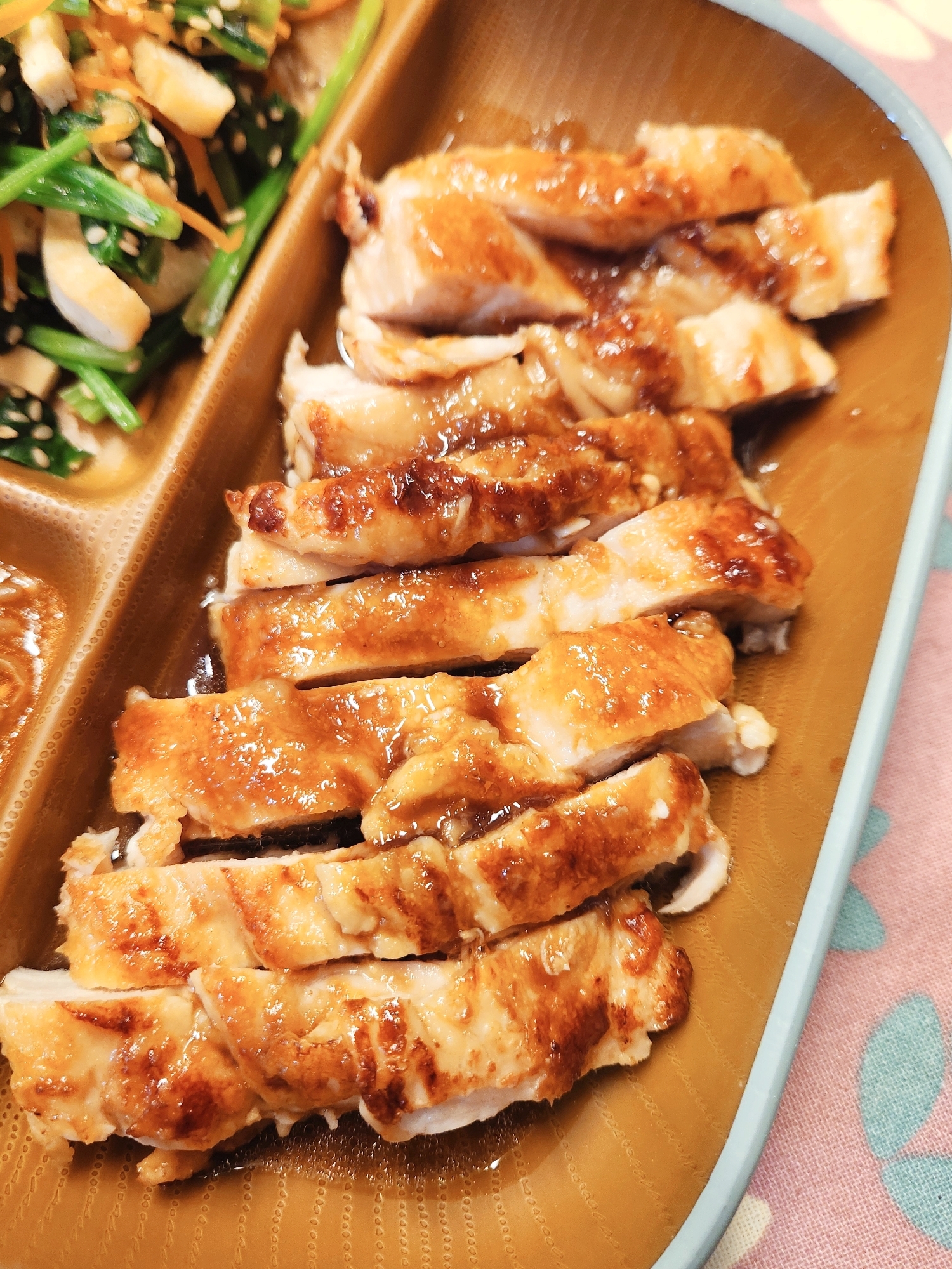 【おかず】鶏胸肉のソテー バルサミコソース