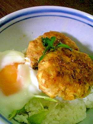 とりハンバーグの照りたま丼