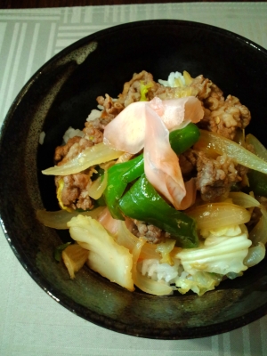 ごはんにガリで！さっぱりスタミナ焼肉丼