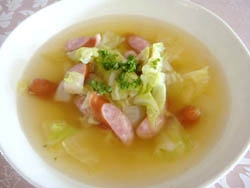 junさんおこんにちは～♪たくさんありがとうございました<(_ _)>キャベツとソーセージの旨みが美味しいスープでお腹も満足～美味しかったったです（*^_^*）