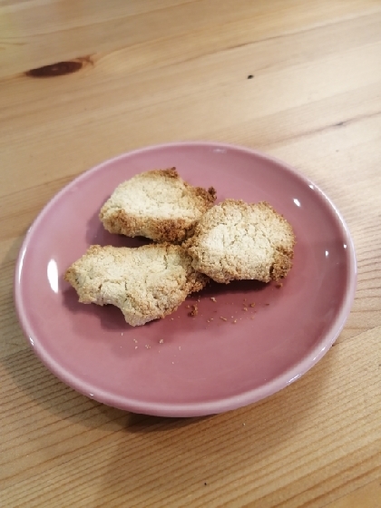 手でまとめちゃいましたが、子どもと楽しく作りました♪もらったおからパウダーの消費に困ってましたが、おいしくおやつにできました☆