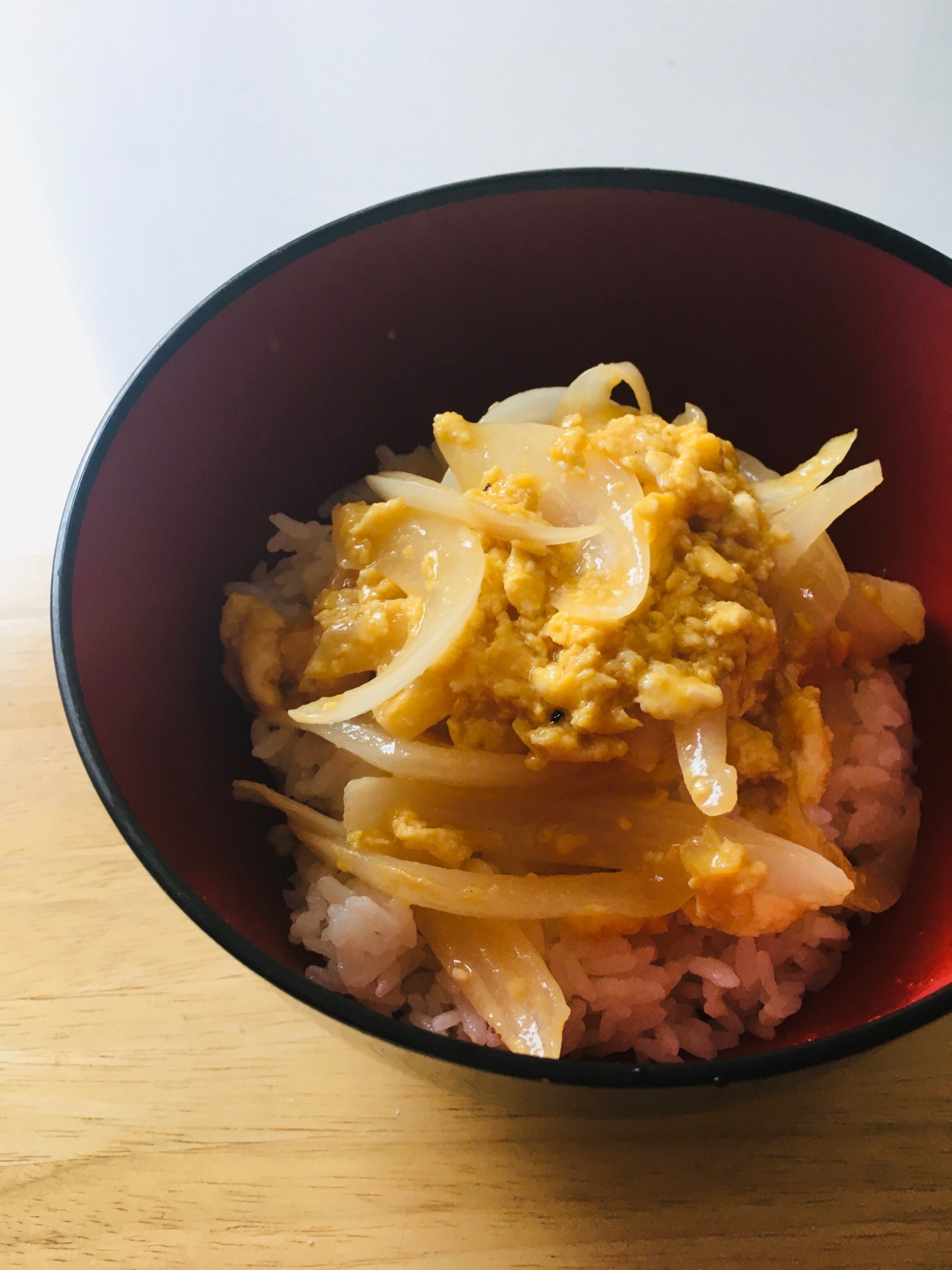 新玉ねぎのほろほろ卵丼。