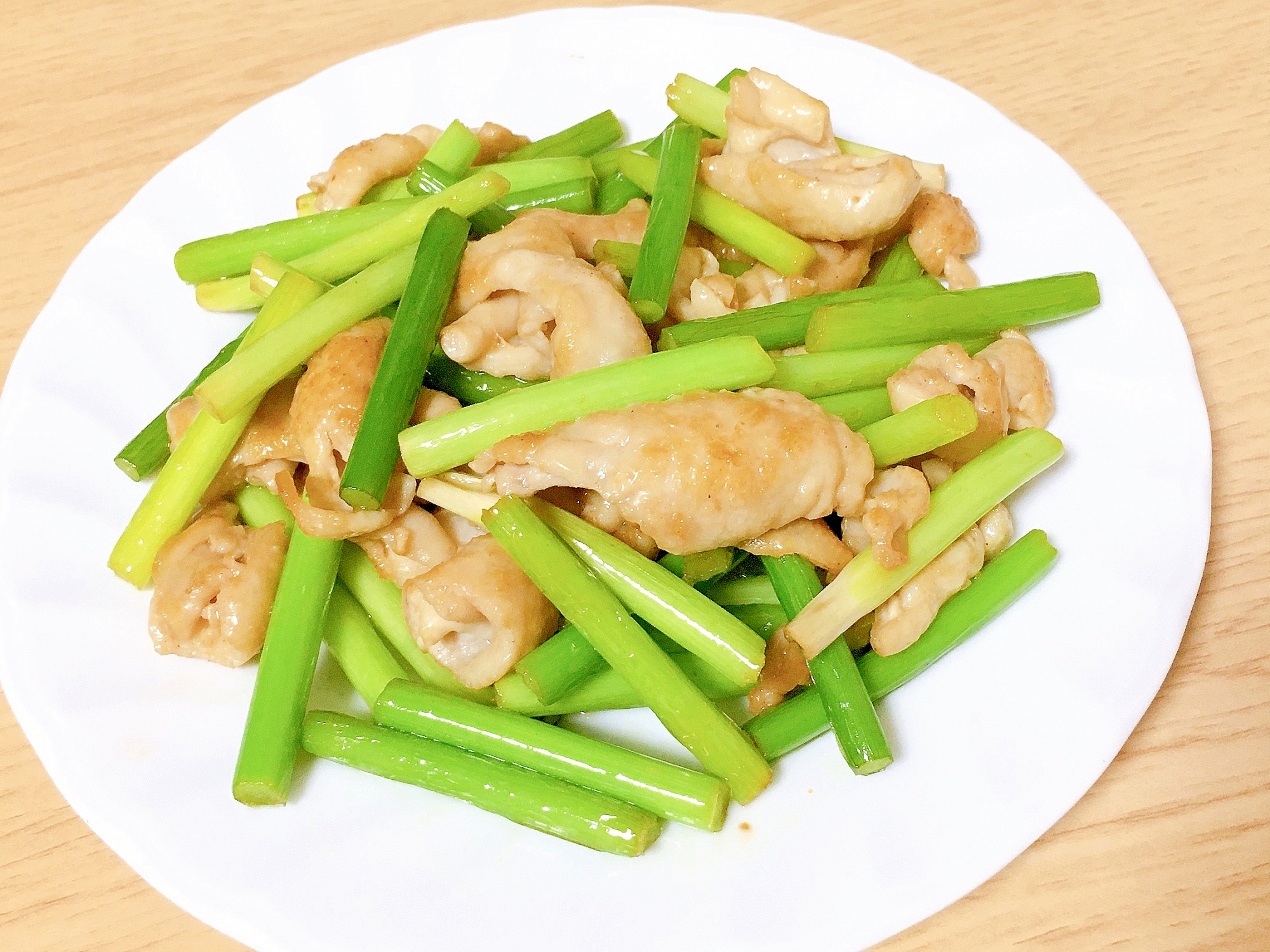 節約おかず！鶏皮とにんにくの芽の炒めもの