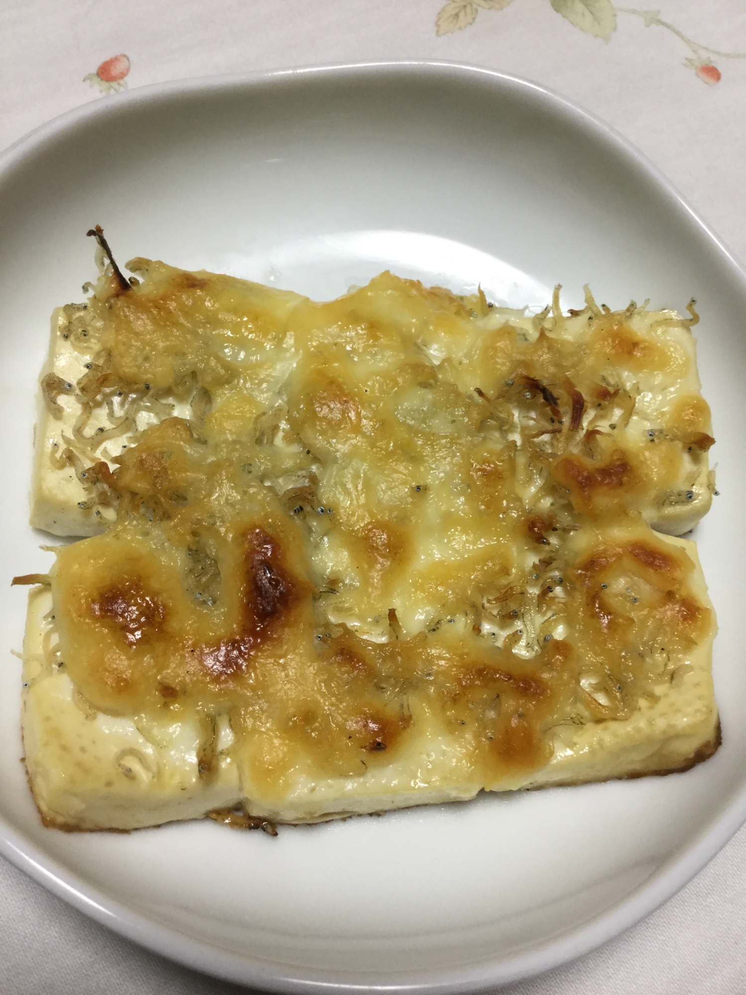 豆腐のちりめんじゃこチーズ焼き