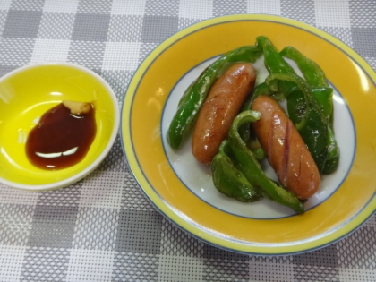 ソースで食べる焼きウインナー