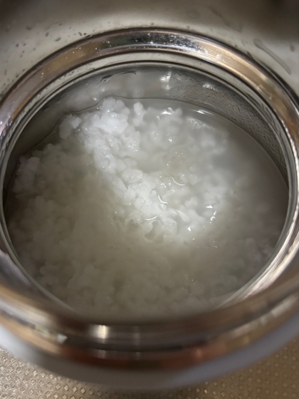 いつも炊いたご飯にお湯で作っていましたが､生米でも失敗なく作れて美味しかったです♪