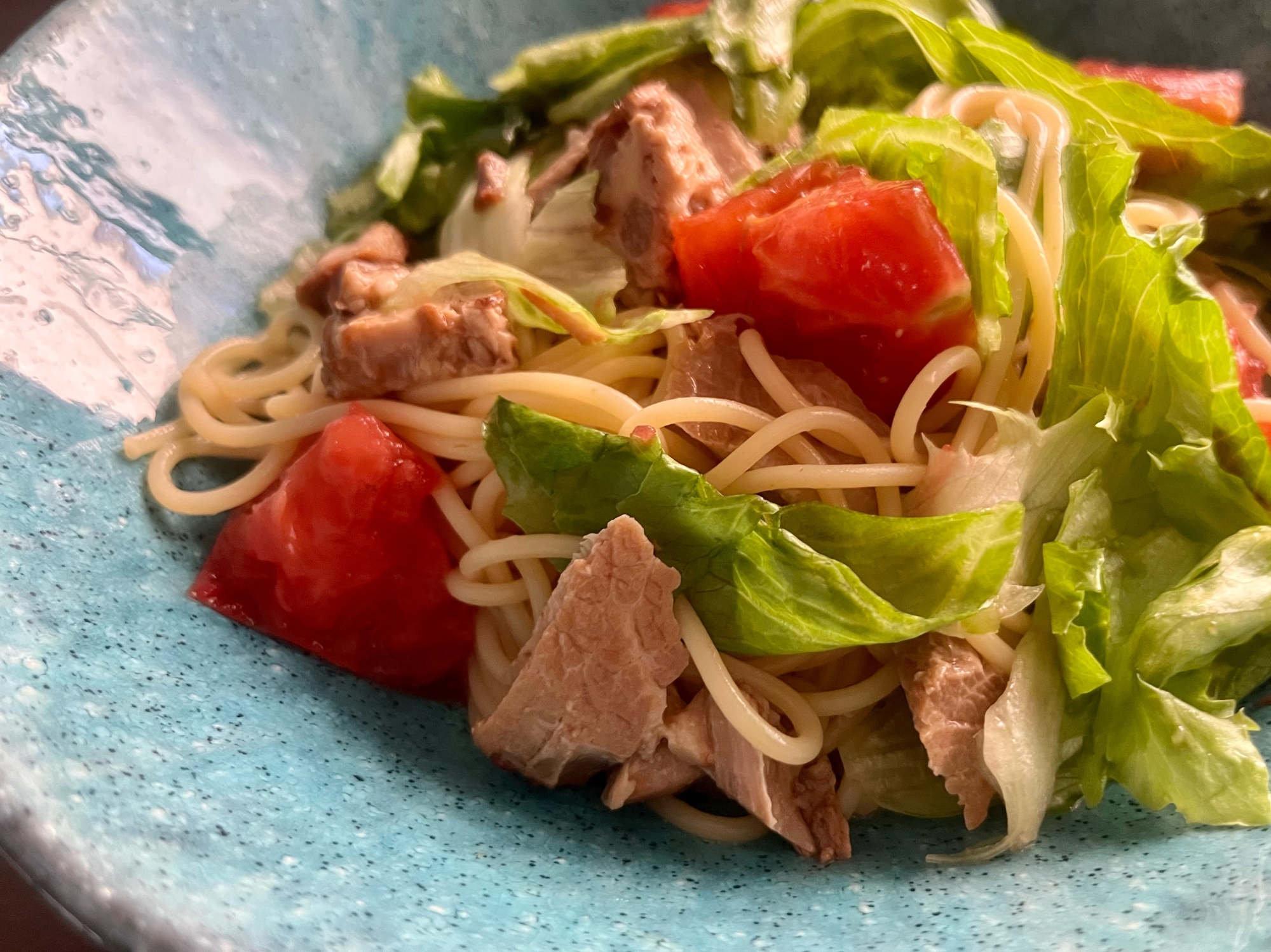 チャーシューとレタスとトマトのスパゲティ