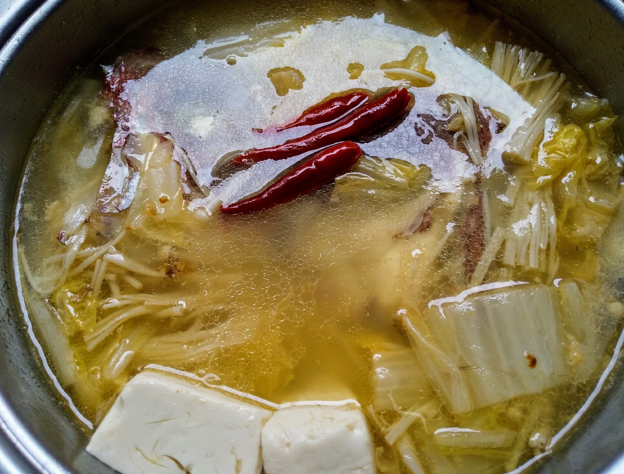 鯛のあらと豆腐のスープ