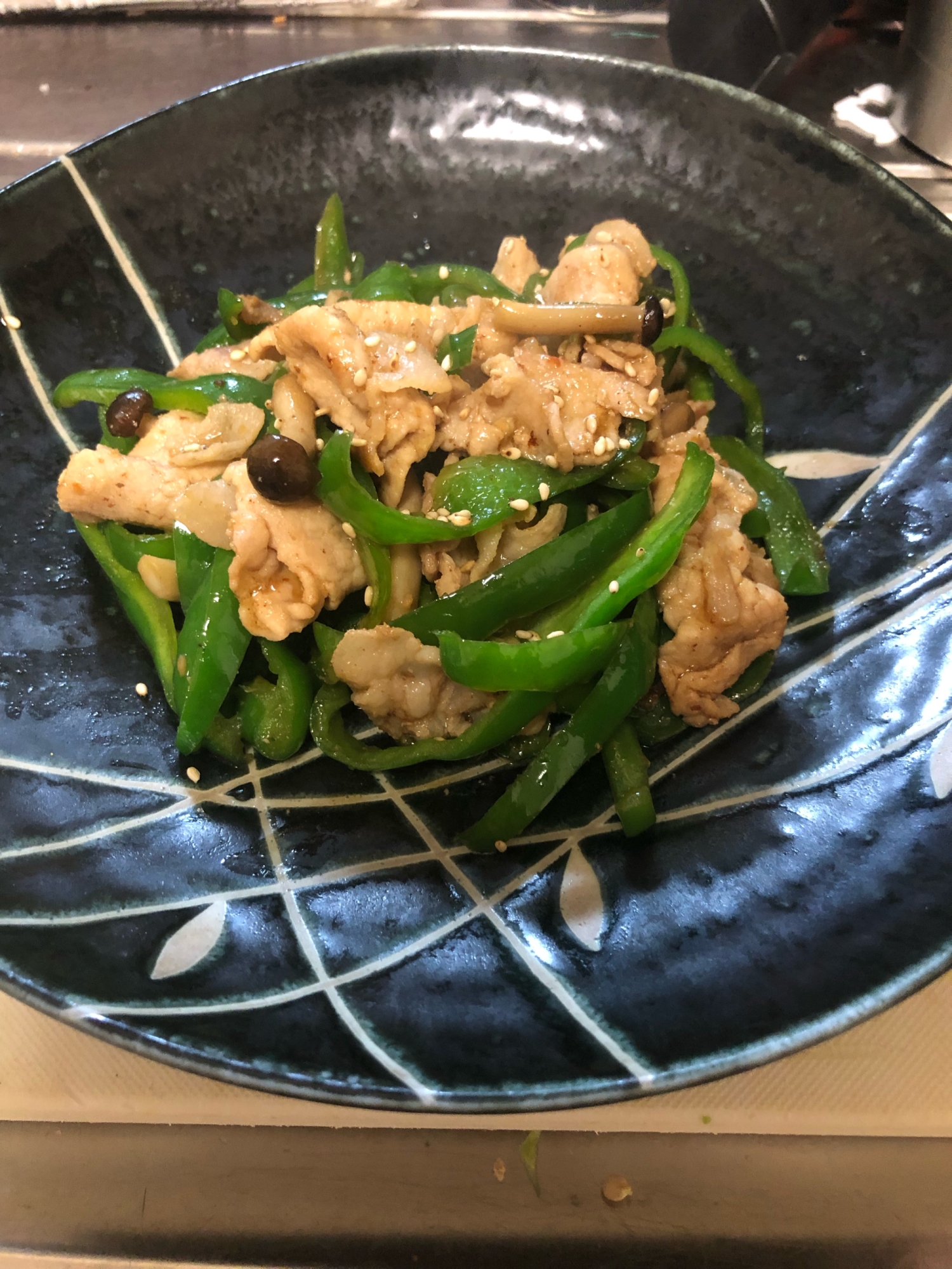 おかずに最適！豚ピーとしめじ茸の炒め物♪