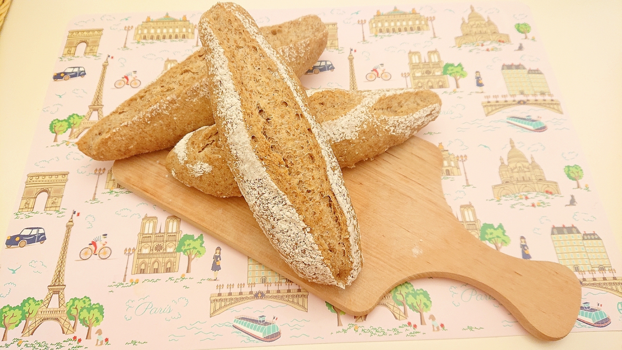 ライ麦全粒粉のミニバゲット