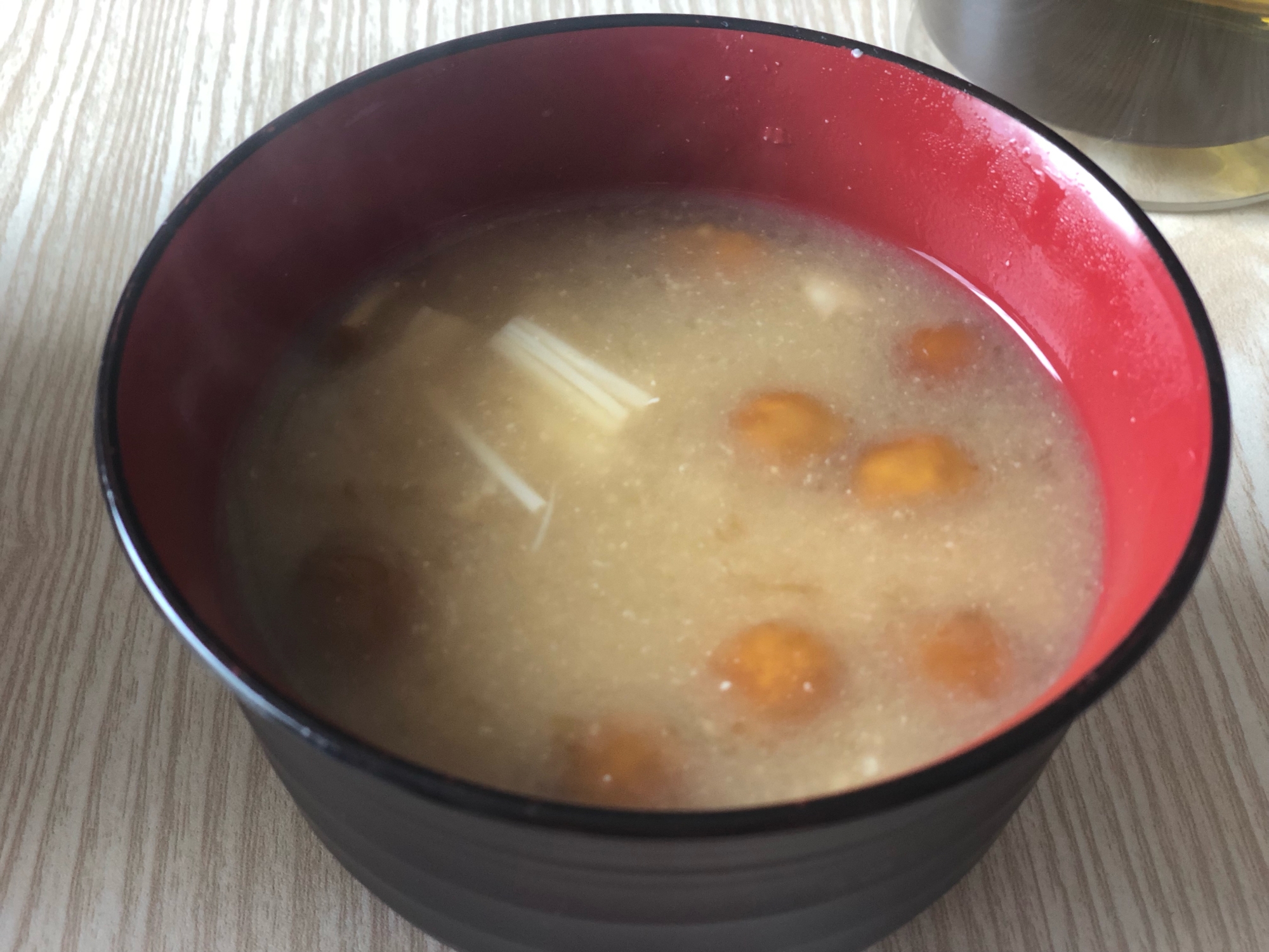 栄養満点！きのこと豆腐のお味噌汁