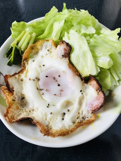 ベーコンがカリカリに焼けて美味しかったです。
目玉焼きとベーコンは良く合いますね。