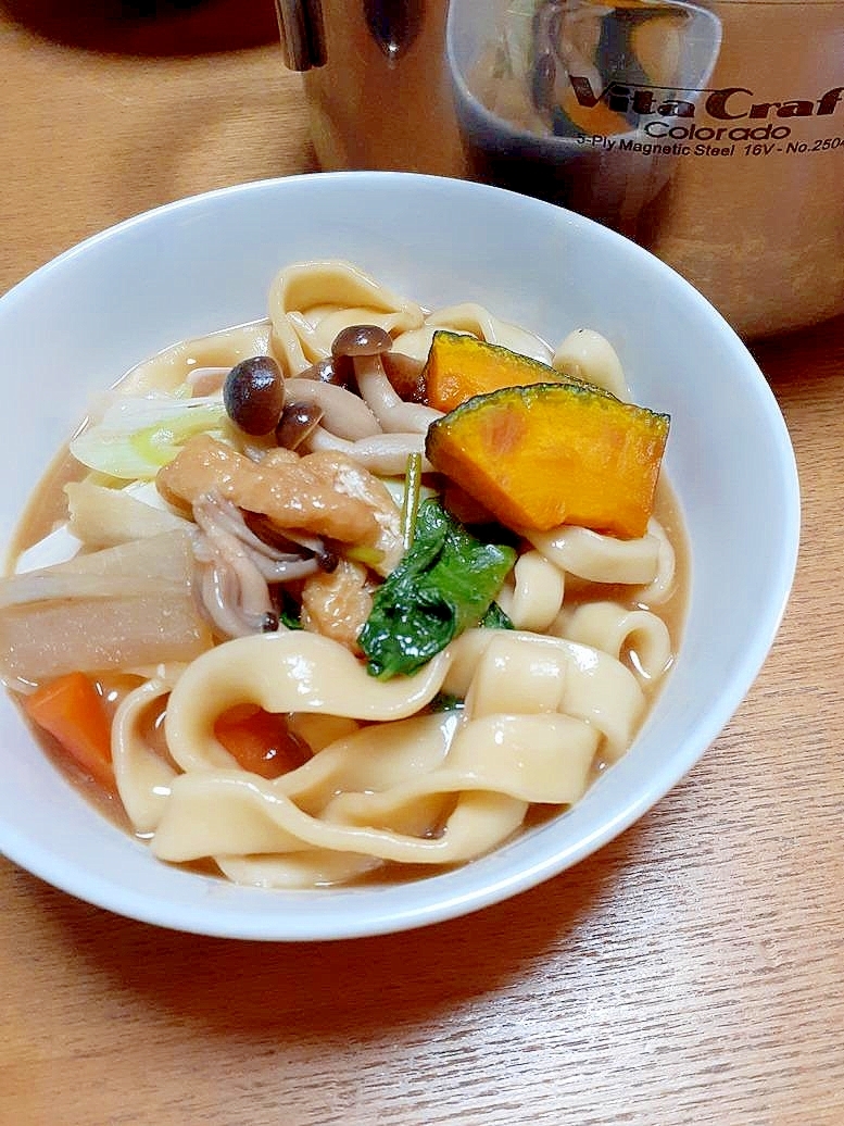 山梨名物 野菜たっぷり、かぼちゃのほうとう